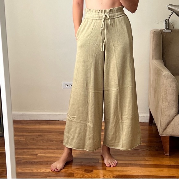 Lunya wide leg crop elastic waist lounge pants in color nutmeg - Picture 2 of 11